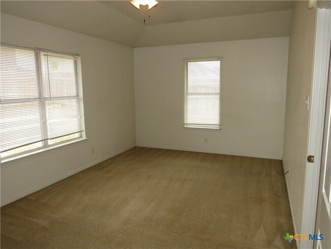 Building Photo - 2609 Lucille Dr