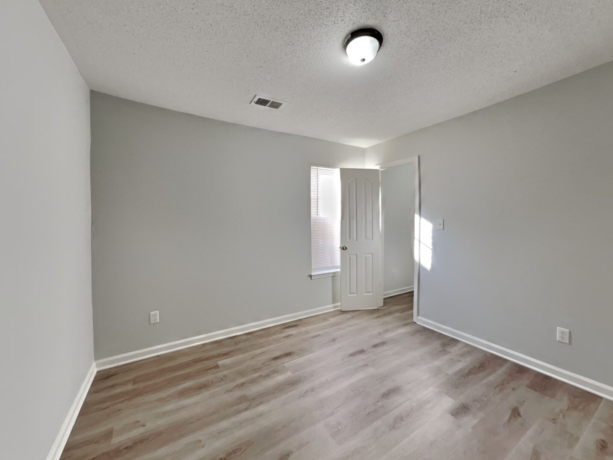 Building Photo - 5849 Amaray Cove