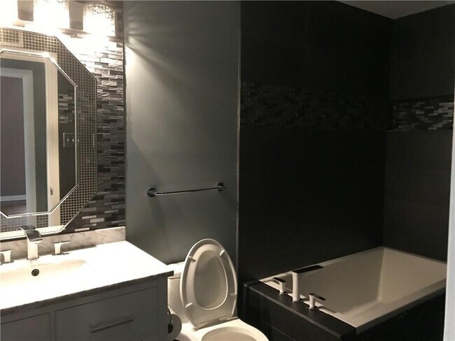 Building Photo - 1368 Lavista Rd NE