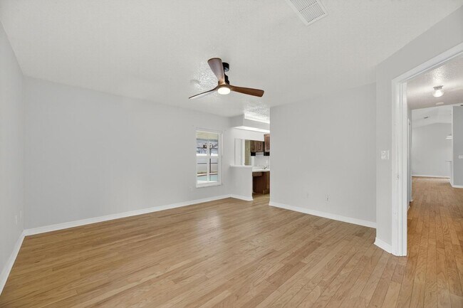 Building Photo - Available Immediately!