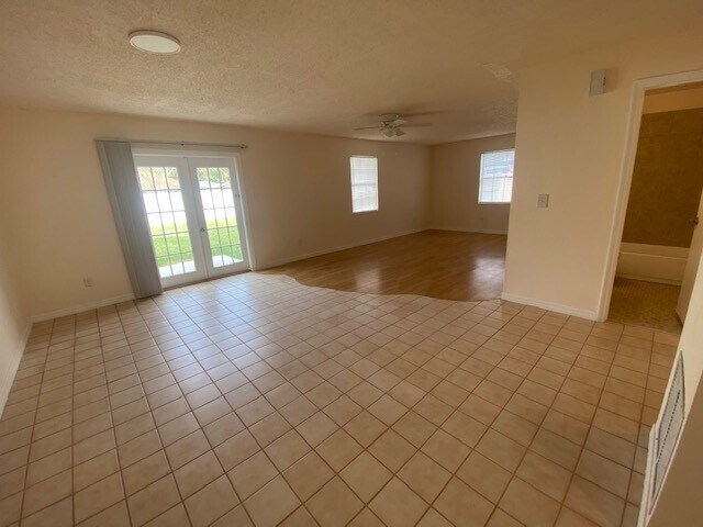 Building Photo - 19 Woodston Ln