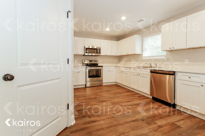 Building Photo - 153 Cottage Grove Rd