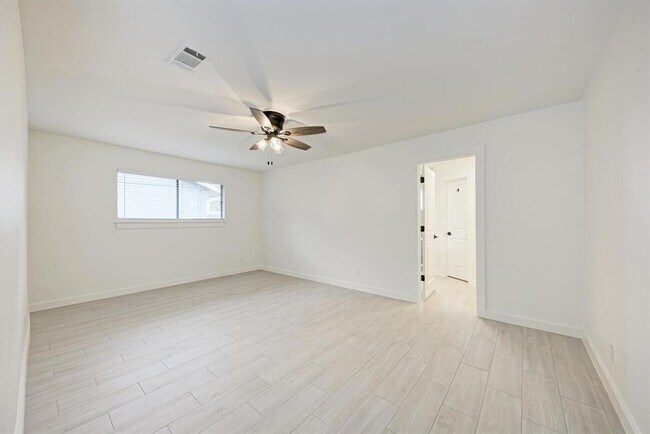 Building Photo - 4910 Wing Rd