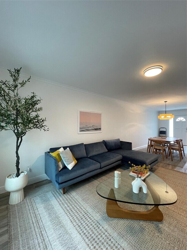 Building Photo - 2708 NE 14th Street Causeway