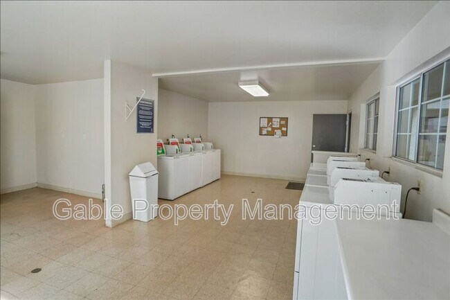 Building Photo - 5515 Canoga Ave