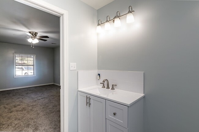 Building Photo - Berryhill 3 bedroom, 2 bath on oversized lot.