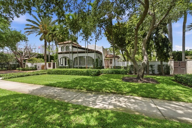 Building Photo - 1615 Monroe St