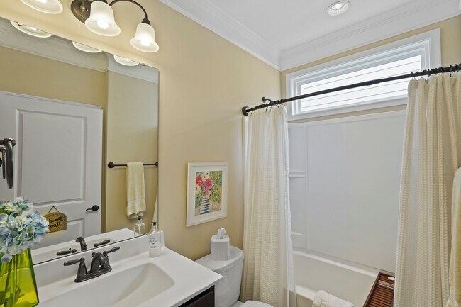 Building Photo - 10 Chicory Ct