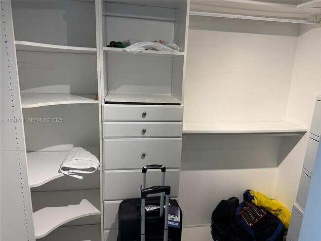 Building Photo - 11930 N Bayshore Dr