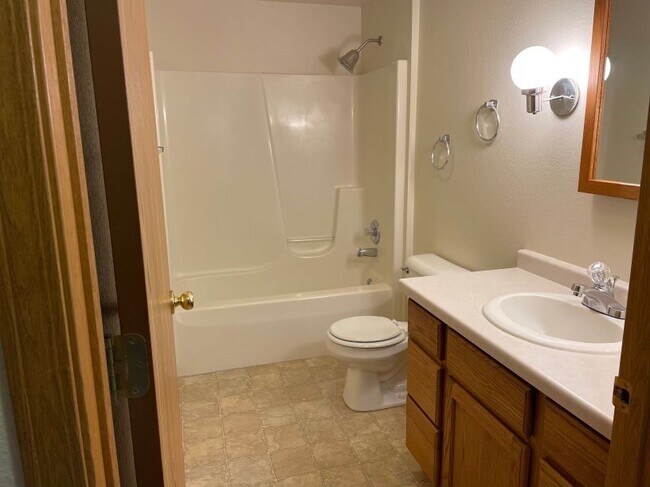 Building Photo - 600 Steven Ave