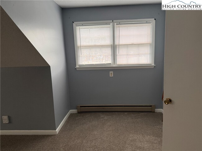 Building Photo - 146 Old East King St