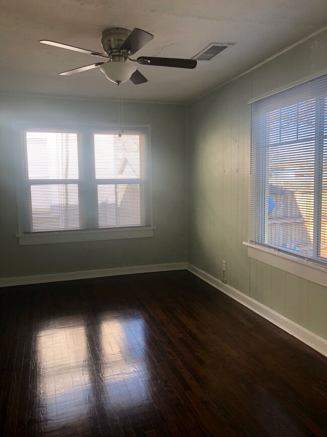 Building Photo - Located Oliver Eakle/AC !!! Cute 2/1/1 wit...