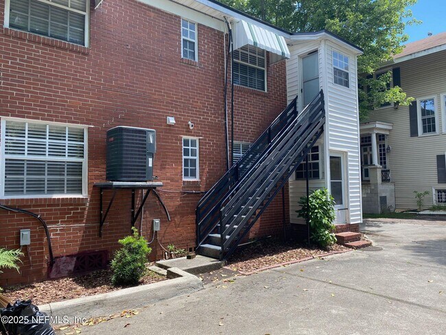 Building Photo - 1838 Cherry St