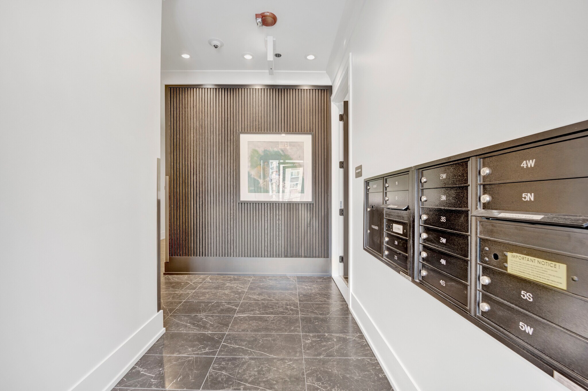 Building Photo - 4918 N Lincoln Ave