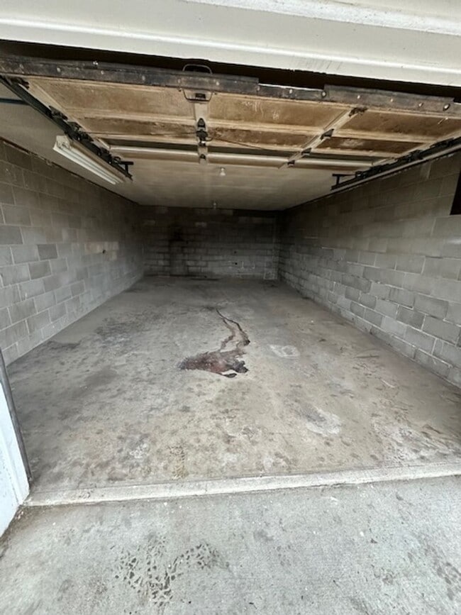 Building Photo - 523 Mishler Rd