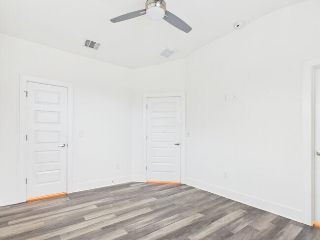 Building Photo - 6102 Caddie St