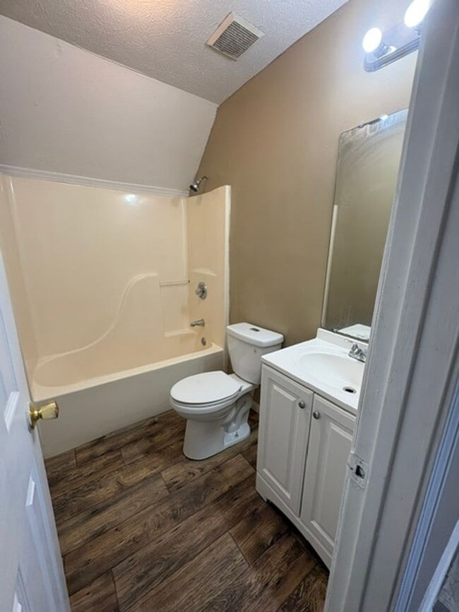 Building Photo - Renovated 3 Bedroom 2 Bath Home for Rent!!