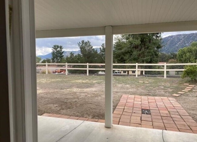 Building Photo - CLEAN ~ TURNKEY ~ SINGLE STORY ~ 4 BEDROOM / 2 BATH