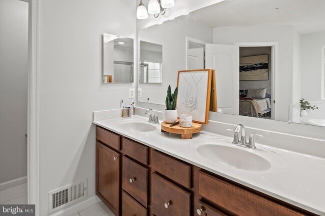 Building Photo - 7530 Stonehouse Run Dr