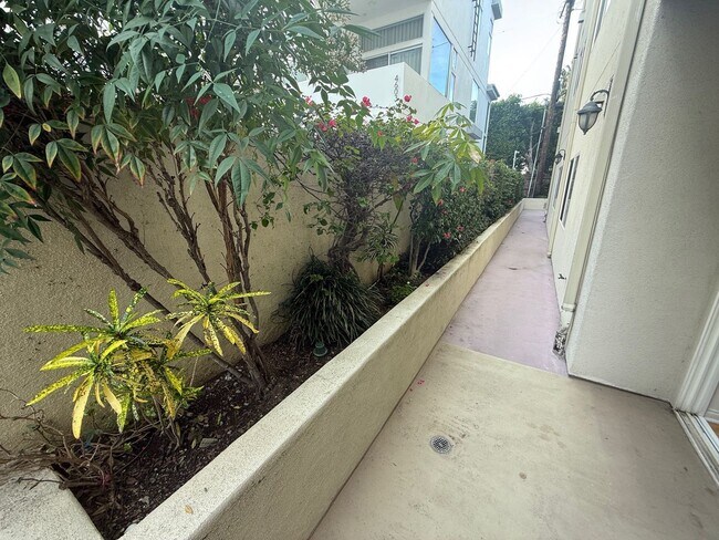 Building Photo - 4609 Kester Ave