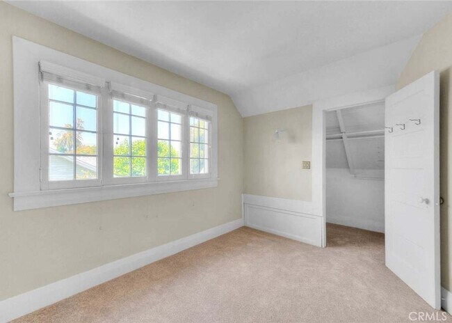 Building Photo - 563 Claremont Pl