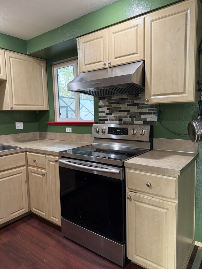 Building Photo - 1310 SE Fireweed Rd