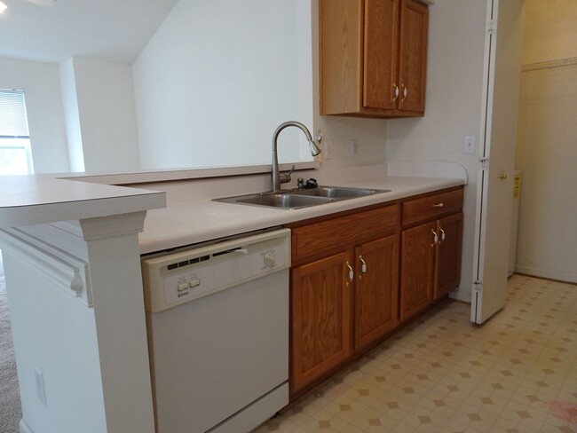 Building Photo - 2 Bedrooms 2 Baths Condo in Bristol Common...