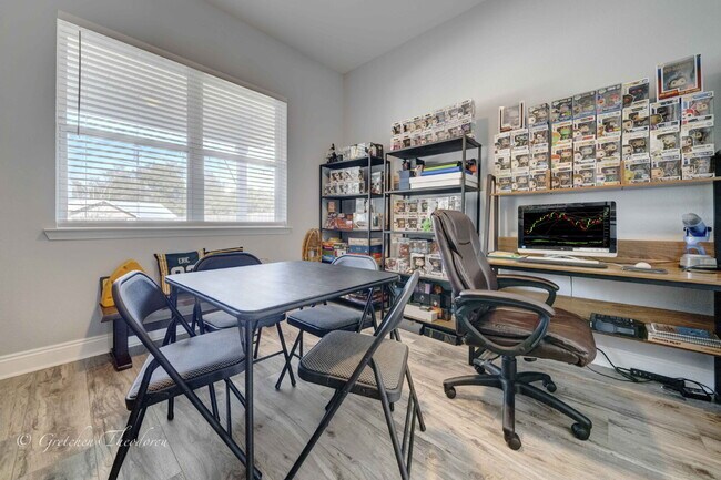 Building Photo - "Charming 3-Bedroom Oasis with 2 Baths and...