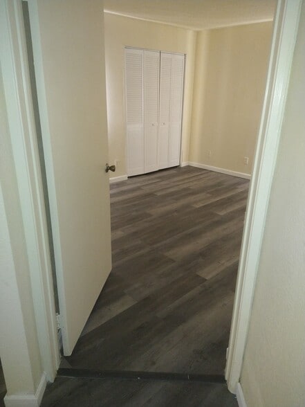 Building Photo - 430 N Chester Ave