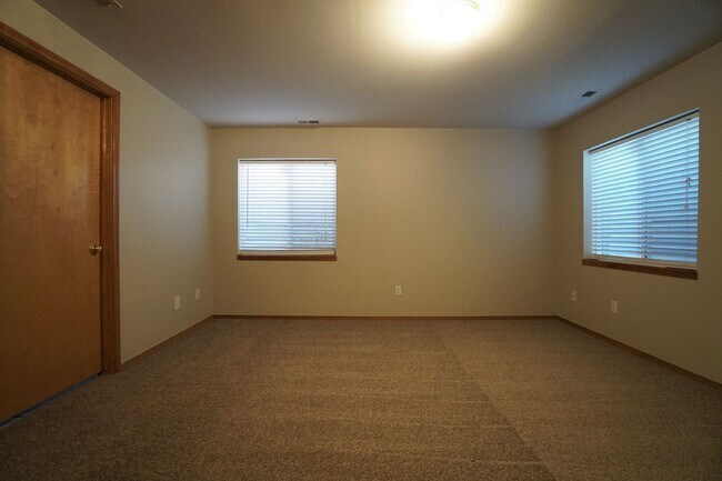 Building Photo - 1072 Scarlet Oak Dr