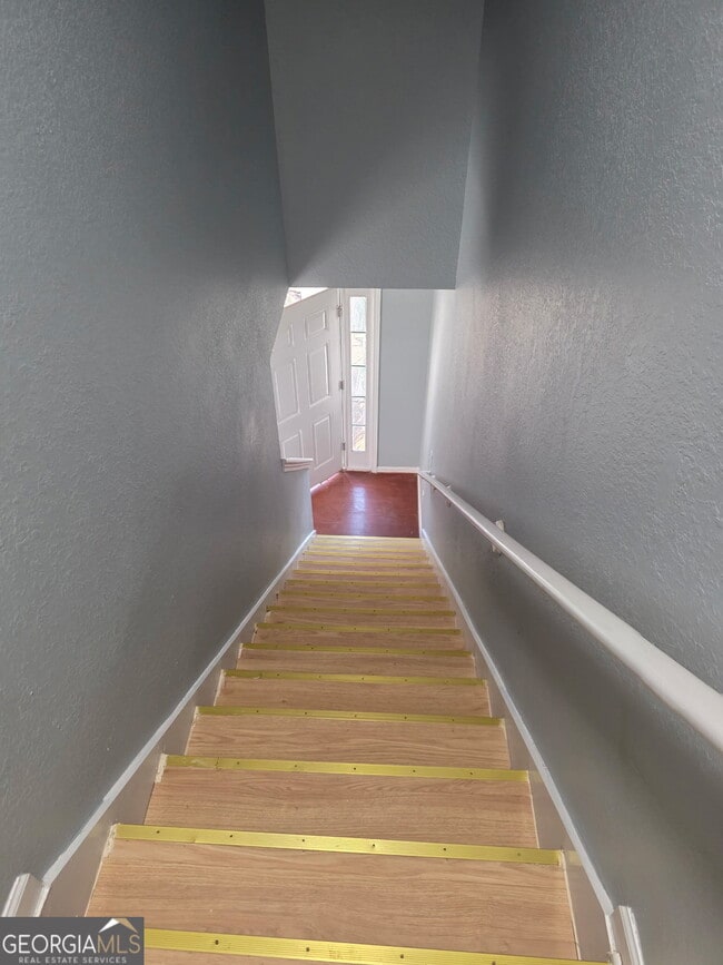 Building Photo - 321 Brookview Dr