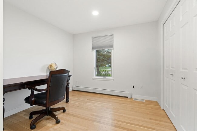 Building Photo - 80 Maura Dr
