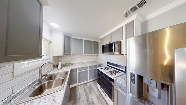 Building Photo - 13660 5th St