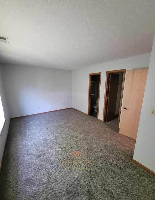 Building Photo - REMODELED 3 BR HOME - AVAILABLE MID JUNE