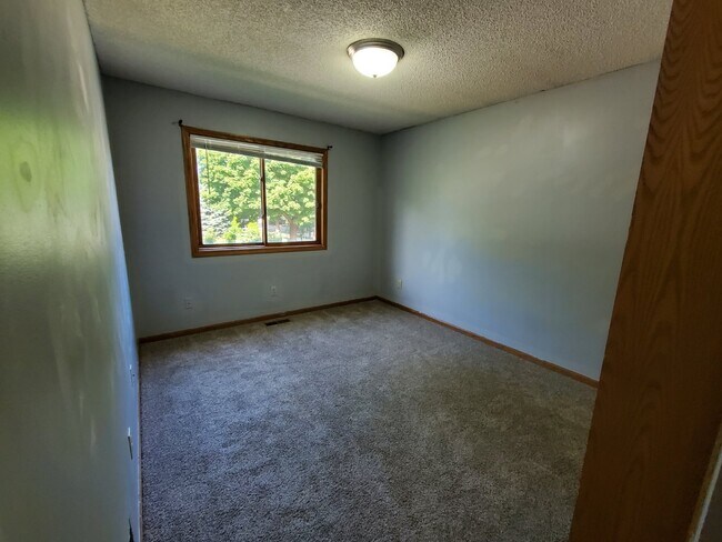 Building Photo - Gopher Nation Check out this 5 bedroom house with TWO massive living rooms _ Video Tour