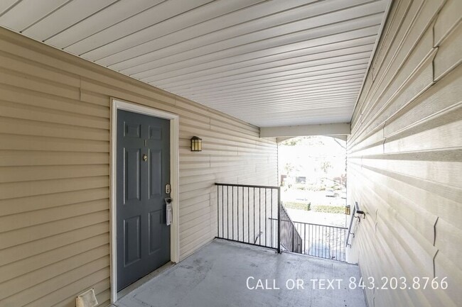 Building Photo - 2011 N Hwy 17