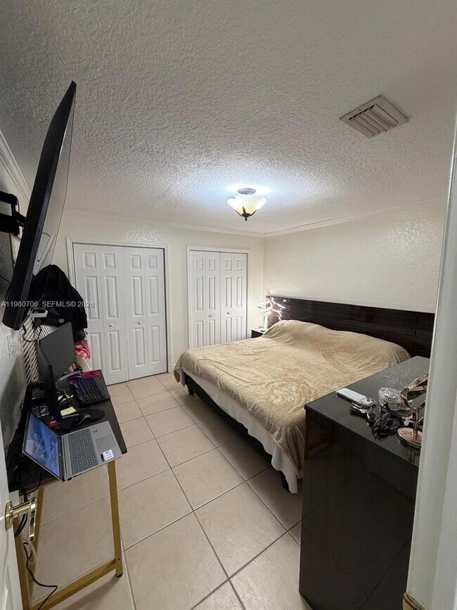 Building Photo - 6246 SW 136th Ct