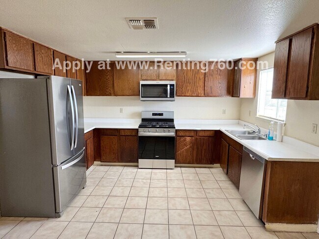Building Photo - Spacious 2 Bed 1 Bath Home With Indoor Laundry Room