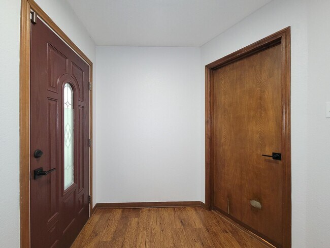 Building Photo - 10282 Valley Dr S