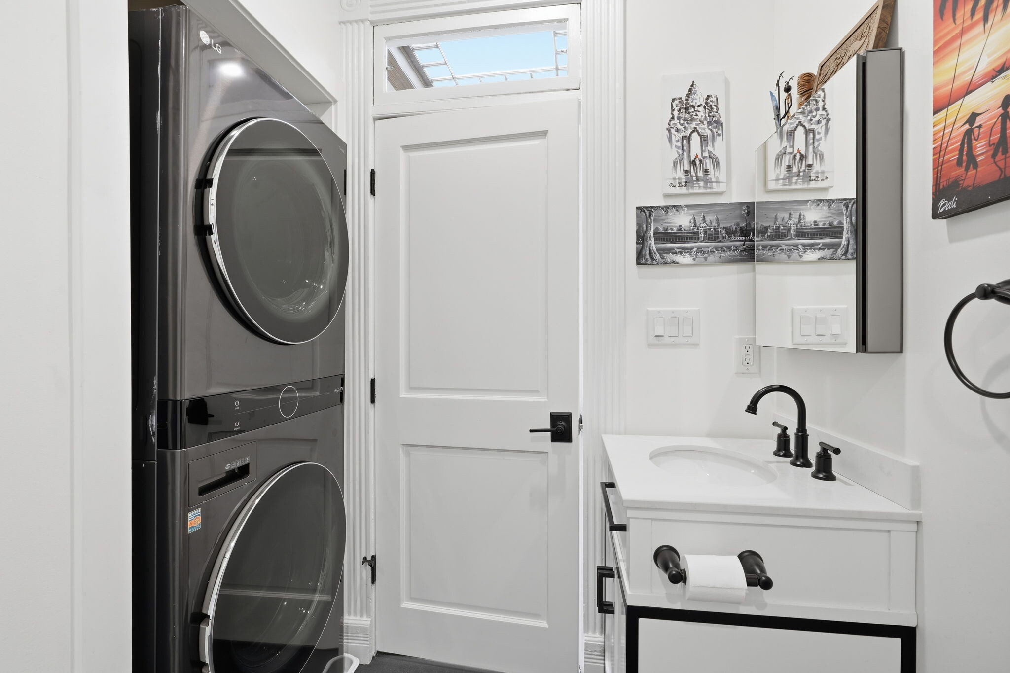 Building Photo - 502 D St NE