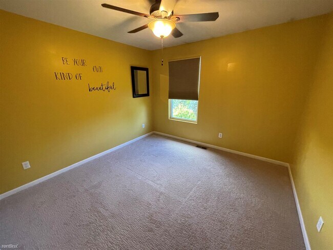 Building Photo - 4 br, 2.5 bath House - 45101 Bartlett Dr