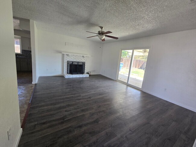 Building Photo - 4 Br 2 Ba available now
