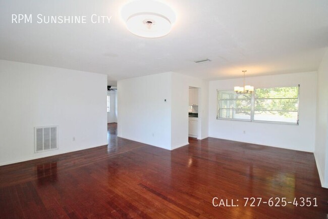 Building Photo - Charming 2+1 Bedroom Home with stunning wa...