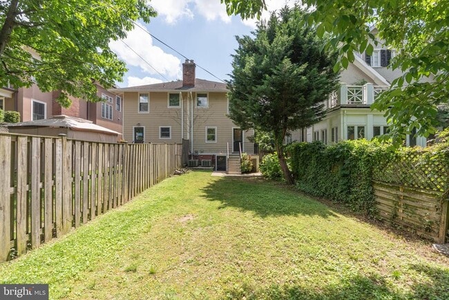 Building Photo - 3819 1/2 Woodley Rd NW