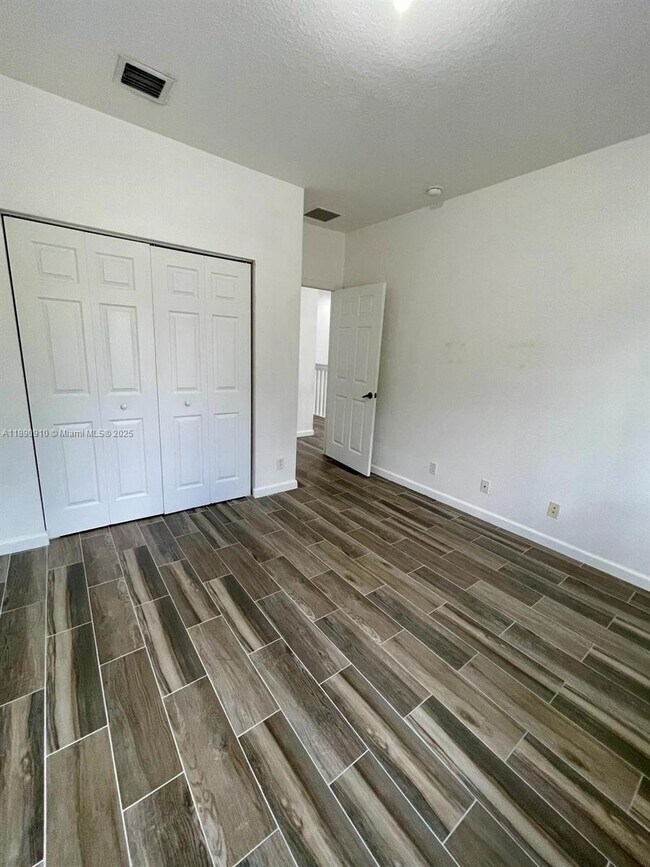 Building Photo - 5347 SW 40th Ave