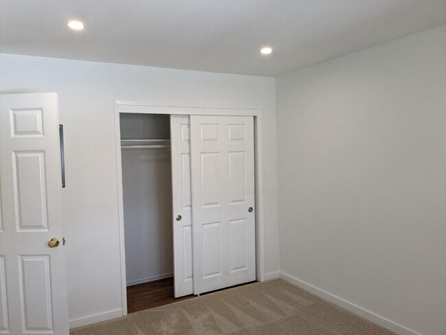 Building Photo - 1285 Hoover St