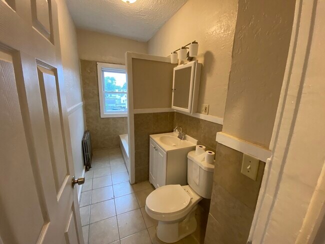Building Photo - 897 N Montello St