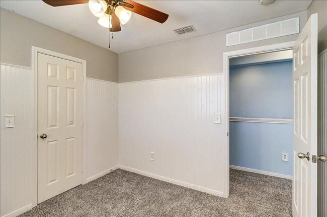 Building Photo - 2110 Encino Dr