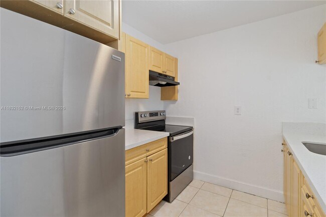Building Photo - 1095 W 77th St