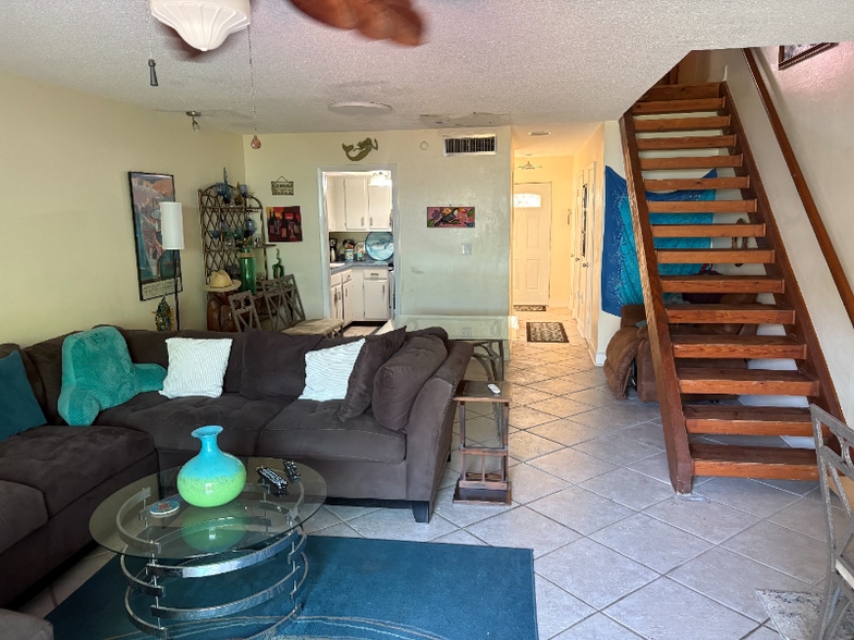 Primary Photo - 1625 58th Terrace S